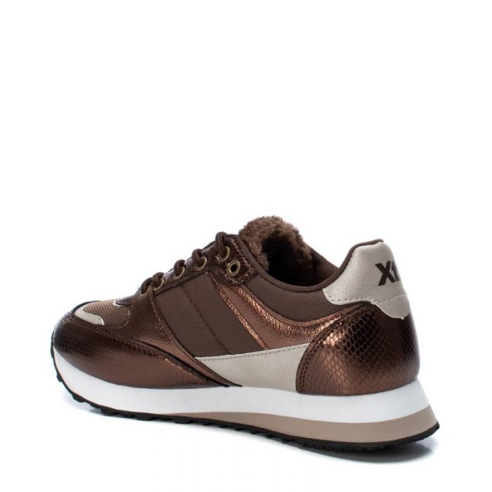 Sneaker color marrón de